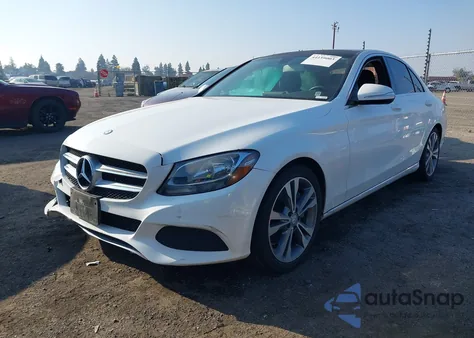 2015 Mercedes-Benz C 300 из США, поврежденный, VIN 55SWF4JB7FU071088